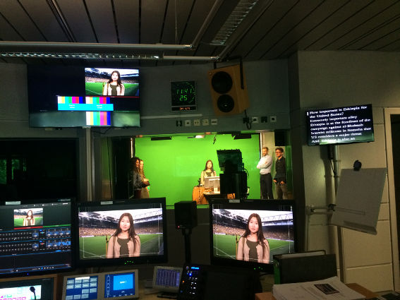 Anastasija Komarowa im Fernsehstudio